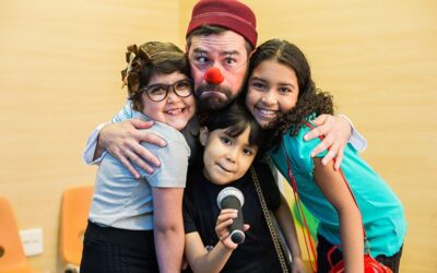 Qual a importância das brincadeiras e da arte para o desenvolvimento da criança, também no ambiente hospitalar?