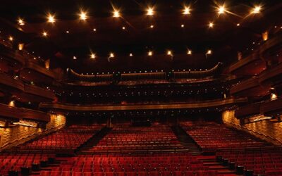 A bela, os tenores e coral