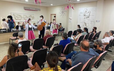 Outubro Rosa: Palhaços da Alegria realizam ação de conscientização sobre o câncer de mama