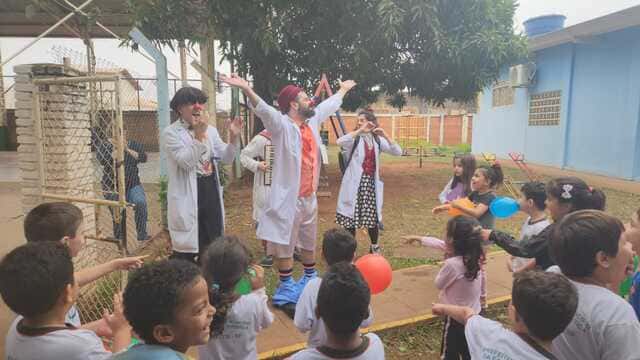 Instituto Sociocultural, por meio do projeto ‘Palhaços da Alegria’, apoia a IV Feira de Ciências das Escolas Municipais.