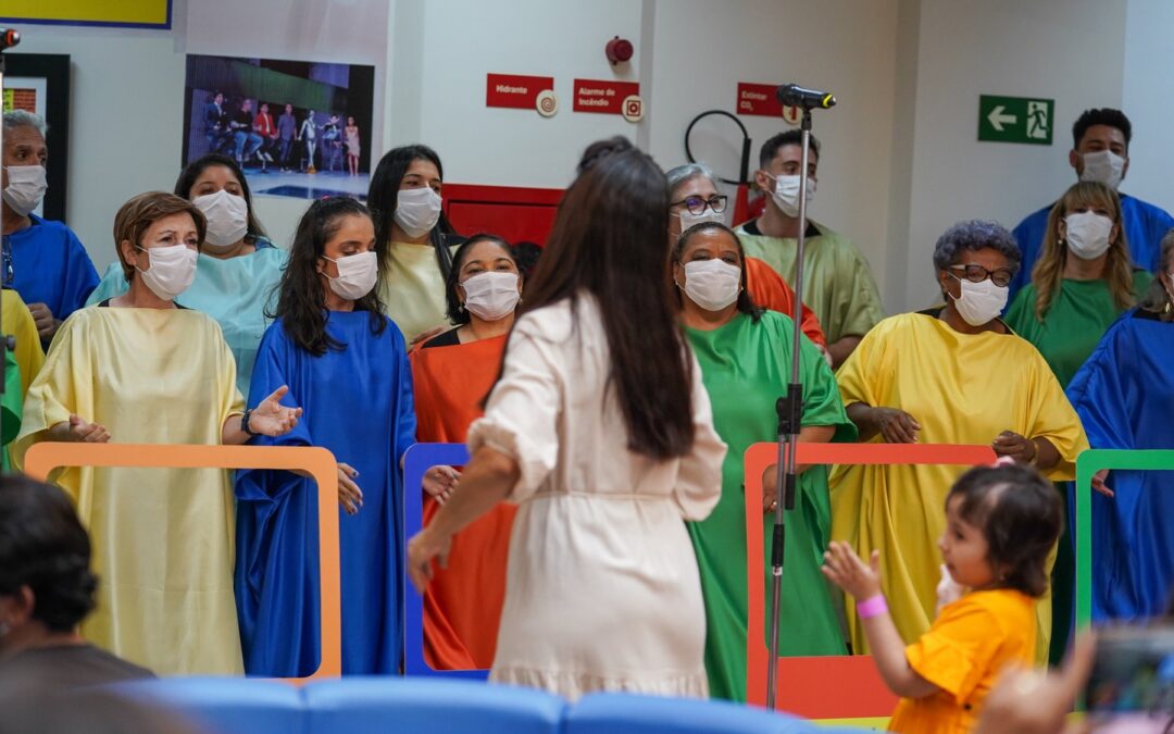 Coral Acordes Vocais realiza apresentação especial para o mês das crianças na unidade infantojuvenil do Hospital de Amor.