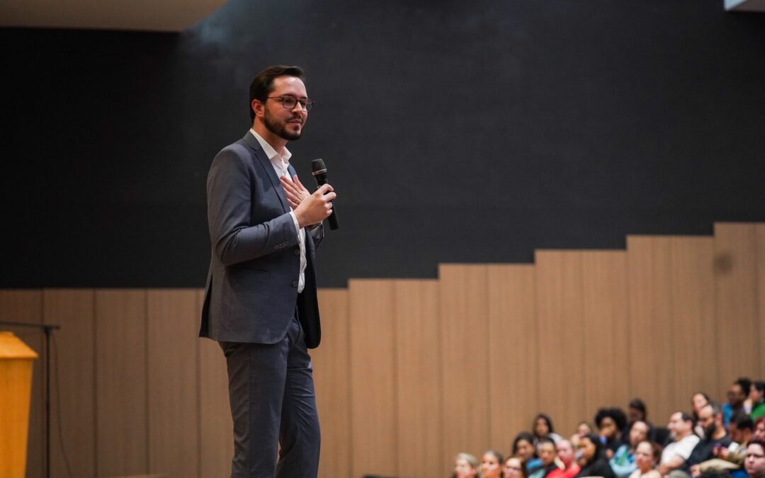 Com a palestra ‘Professor: o maior ativo da escola’, Juarez Junior realiza um bate-papo com os professores da rede púbica sobre a importância do propósito