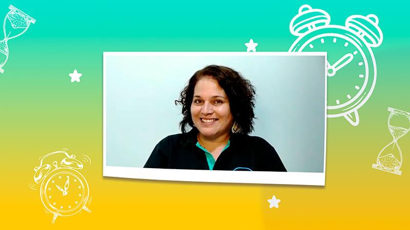 Prof. Wanderly recita o poema Máquina do Tempo celebrando o mês das crianças