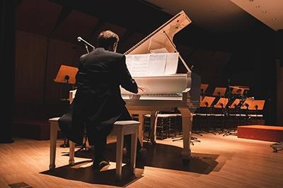Quanto mais arte, melhor: Exposição Fluxos e Mitos e Concerto Esperança