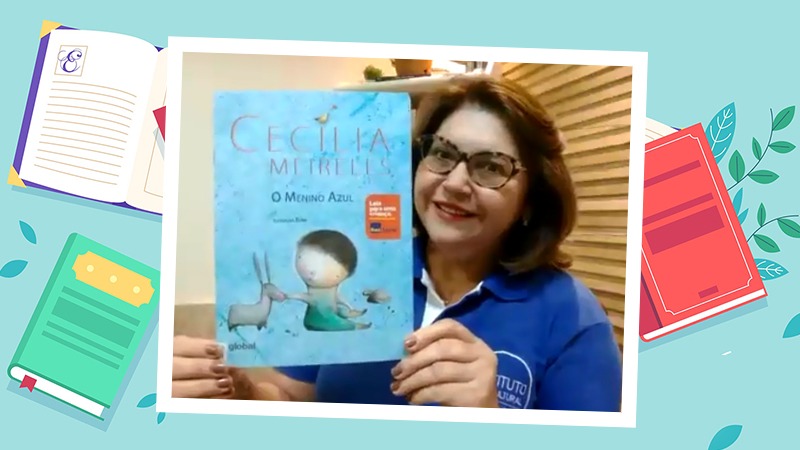 Prof. Bel lê a história “O Menino Azul”, de Cecília Meireles