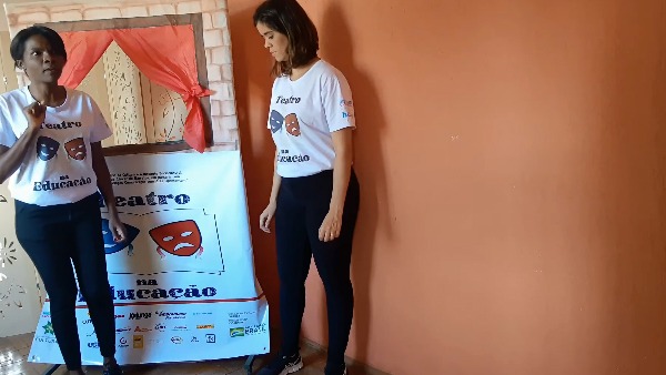 Trabalhe a sua imaginação com o jogo teatral da bola imaginária