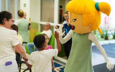 Músicas, sorrisos e carinho: Bita e sua turminha encantam crianças e pais